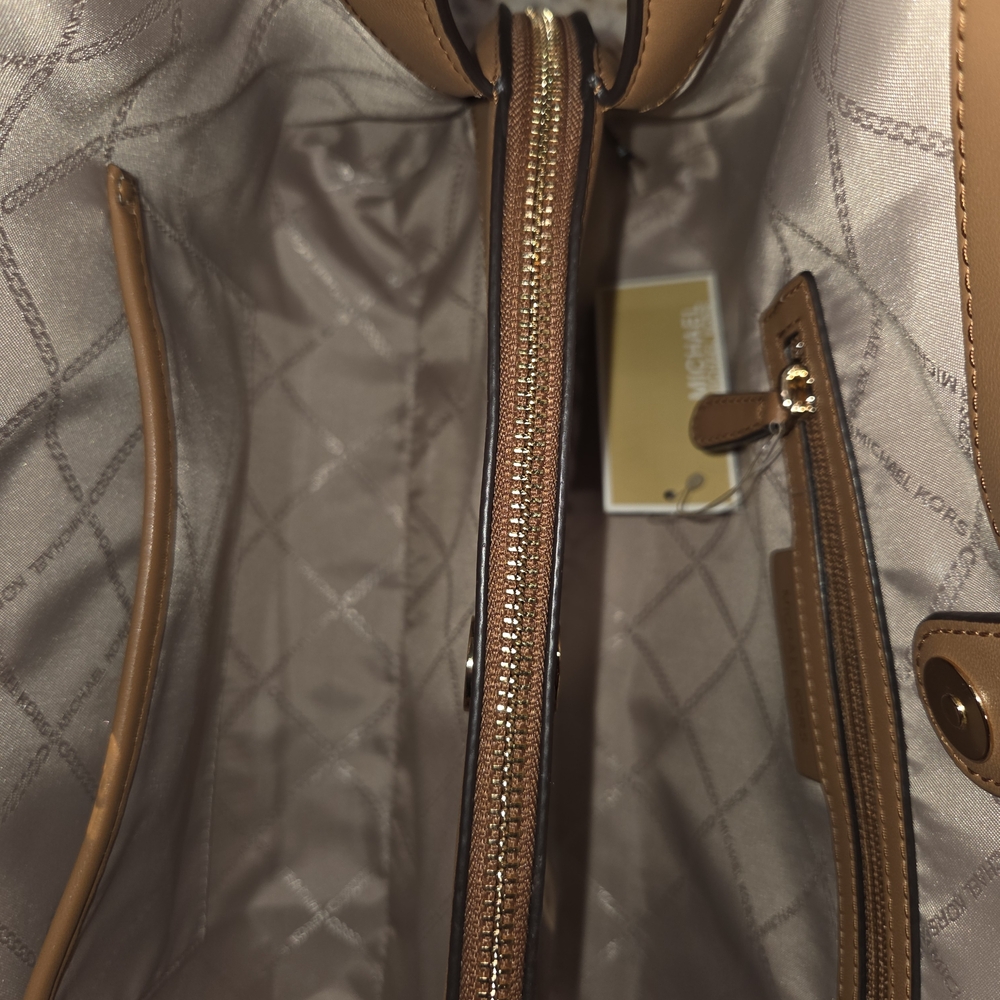 NWT Michael Kors Rosemary Medium Shoulder Tote - Picture 2 of 9